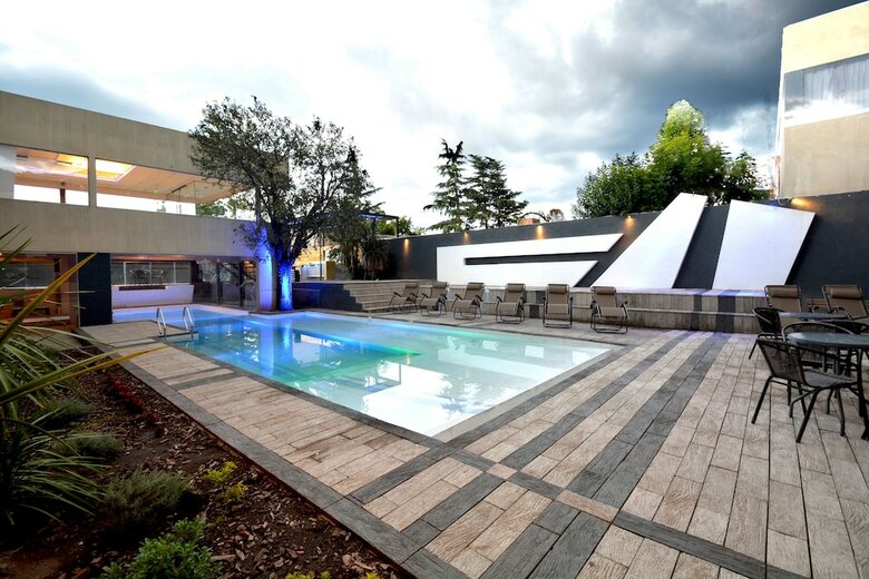 Piazza Hotel
