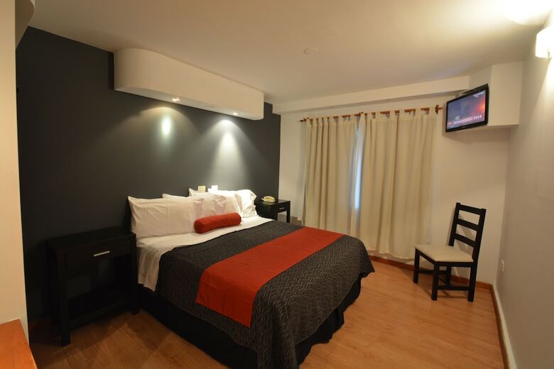 Piazza Hotel