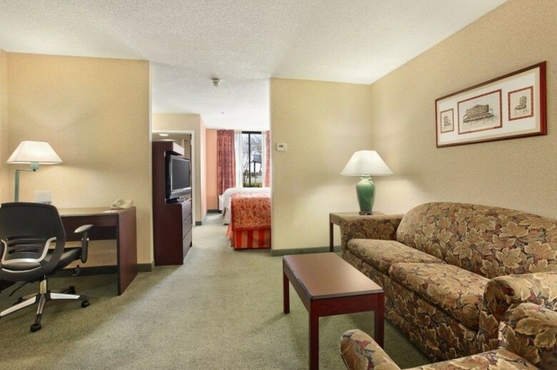 Hotel Ramada Suites Orlando Airport