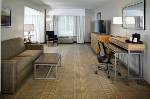 Magnuson Hotel Cool Springs
