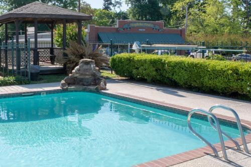 Motel Victorian Inn & Suites