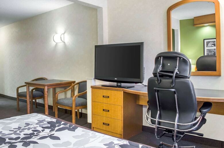 Hotel Sleep Inn & Suites Bensalem