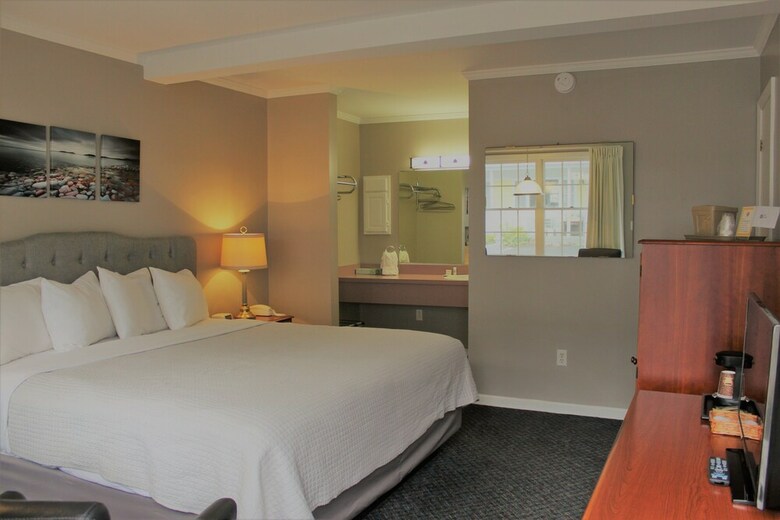 Admiral Motel