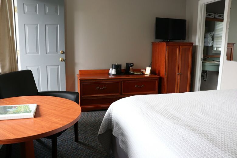 Admiral Motel