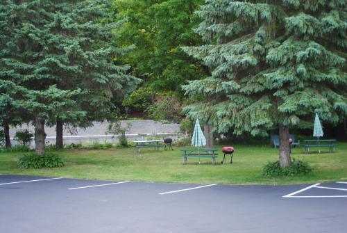 Fran Cove Motel
