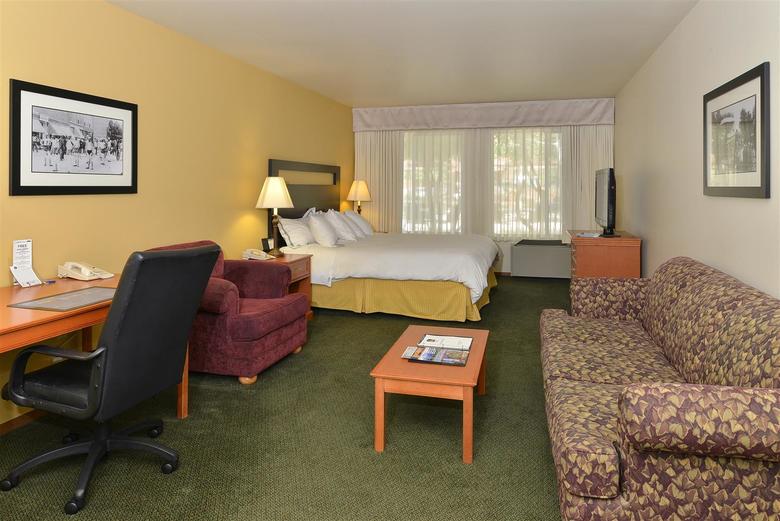 Best Western Plus Plaza Hotel