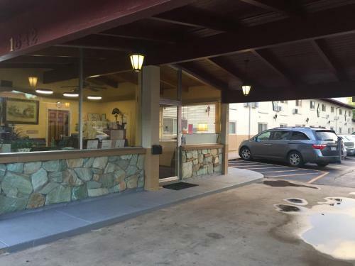 Lamplighter Motel