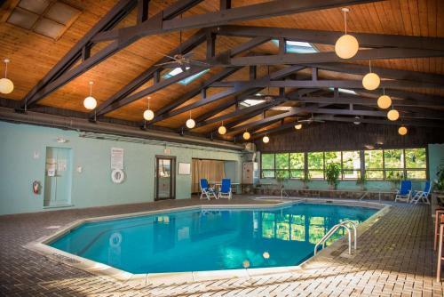 Hotel Dunham's Bay Resort