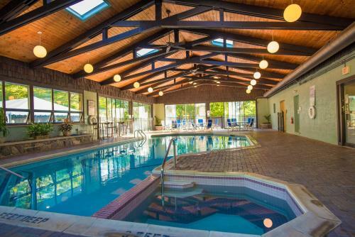 Hotel Dunham's Bay Resort