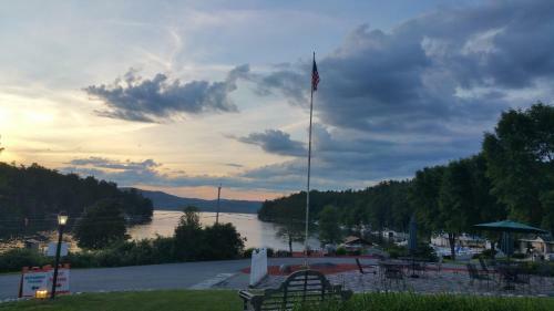 Hotel Dunham's Bay Resort