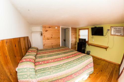 King Hendrick Motel And Suites