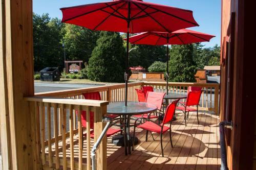 King Hendrick Motel And Suites