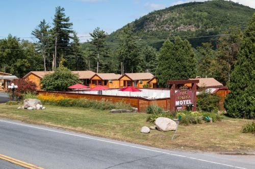 King Hendrick Motel And Suites