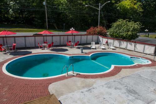 King Hendrick Motel And Suites