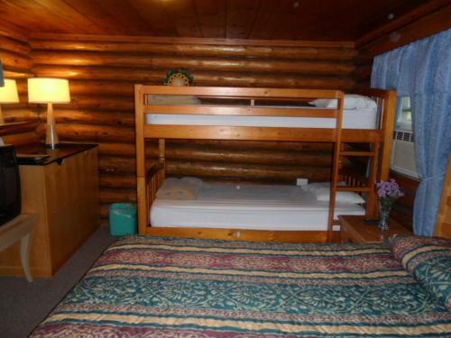 Seven Dwarfs Cabin - On The Brook Cabins
