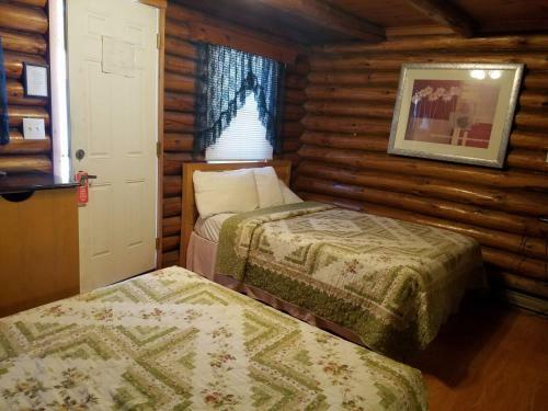 Seven Dwarfs Cabin - On The Brook Cabins