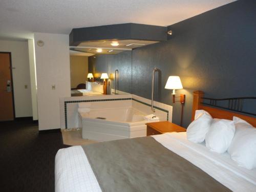 Americinn Hotel & Suites Owatonna - Conference Center