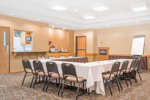 Americinn Hotel & Suites Owatonna - Conference Center