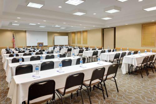Americinn Hotel & Suites Owatonna - Conference Center