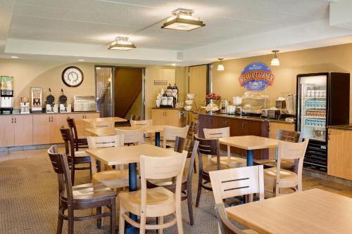 Americinn Hotel & Suites Owatonna - Conference Center
