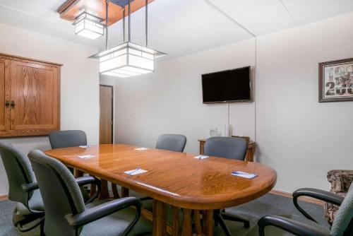 Americinn Hotel & Suites Owatonna - Conference Center
