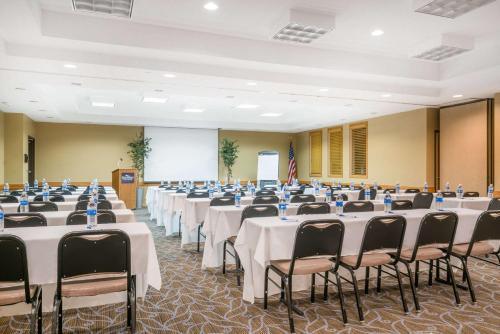 Americinn Hotel & Suites Owatonna - Conference Center