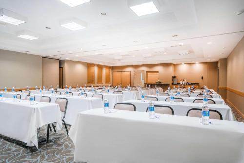 Americinn Hotel & Suites Owatonna - Conference Center