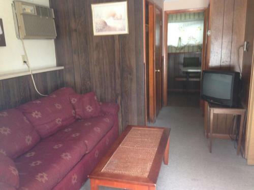 Amber Lantern Two-bedroom Cottage