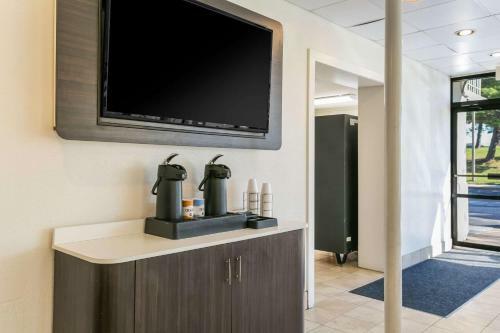 Motel 6 Baltimore Harbor South