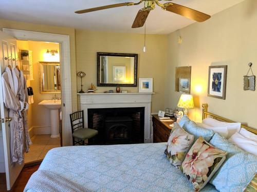Bed & Breakfast Inns At Blackberry Common