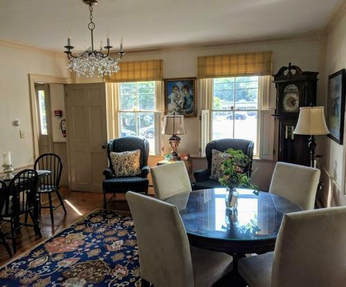 Bed & Breakfast Inns At Blackberry Common
