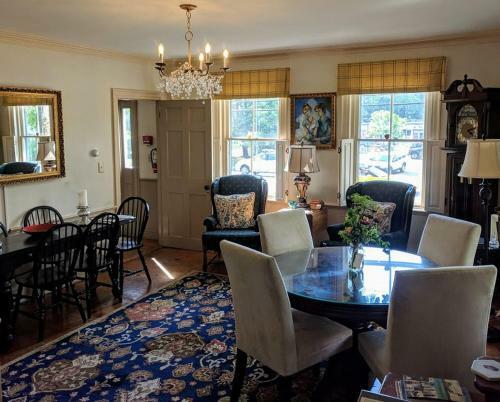Bed & Breakfast Inns At Blackberry Common