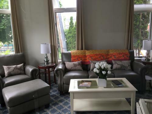 Camden Riverhouse Hotel And Inn