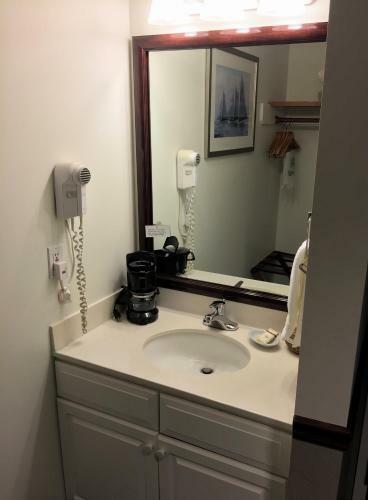 Camden Riverhouse Hotel And Inn
