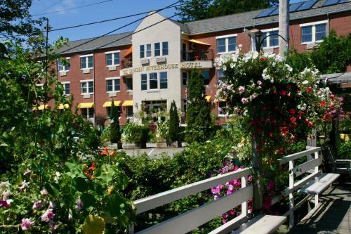 Camden Riverhouse Hotel And Inn