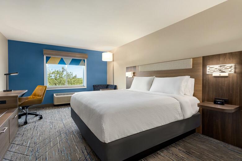 Holiday Inn Express Hotel & Suites Fort Pierce West