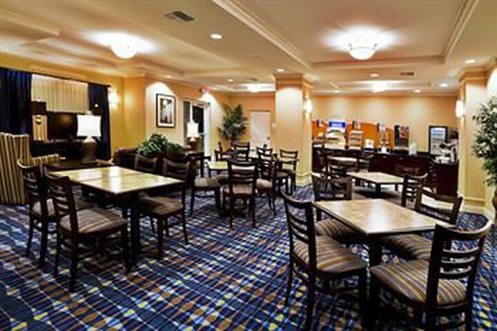 Holiday Inn Express Hotel & Suites Fort Pierce West