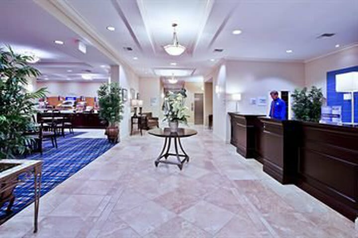 Holiday Inn Express Hotel & Suites Fort Pierce West