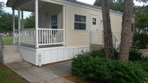 Lodge Road Runner Travel Resort