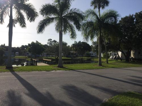 Lodge Road Runner Travel Resort