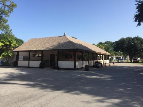 Lodge Road Runner Travel Resort