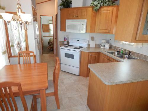 Lodge Road Runner Travel Resort