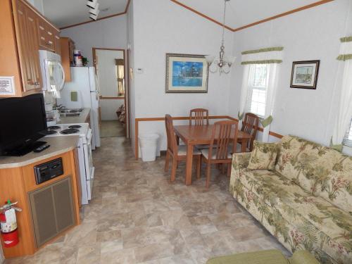 Lodge Road Runner Travel Resort