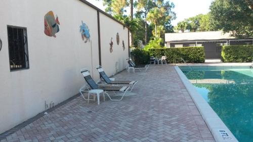Lodge Road Runner Travel Resort