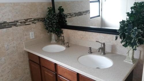 Lodge Road Runner Travel Resort
