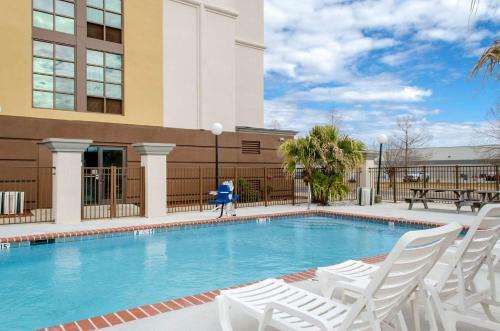 Hotel Comfort Inn & Suites