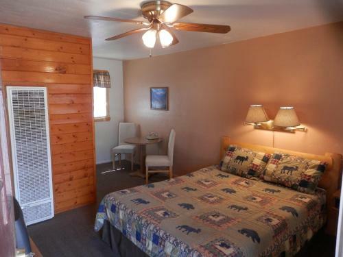 San Juan Motel & Cabins