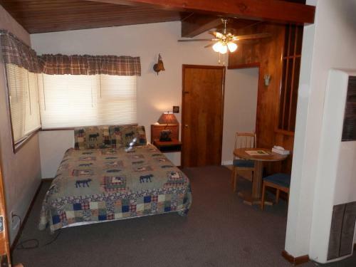 San Juan Motel & Cabins