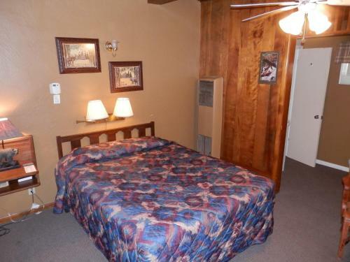 San Juan Motel & Cabins