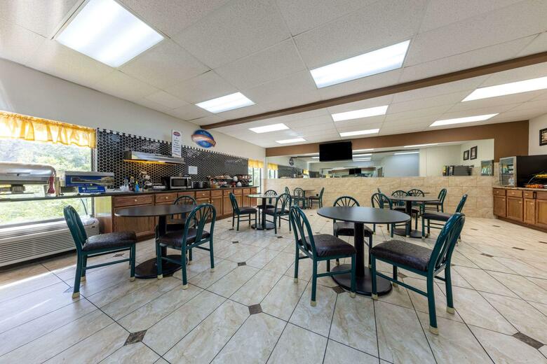 Hotel Baymont Inn & Suites Lawrence